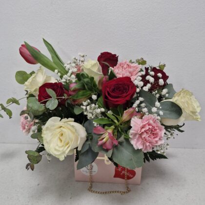 Bolso de tulipanes y rosas