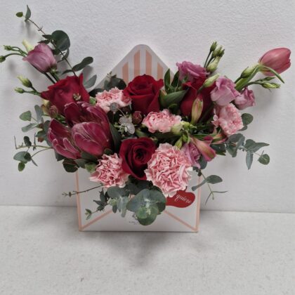 Sobre de tulipanes y rosas